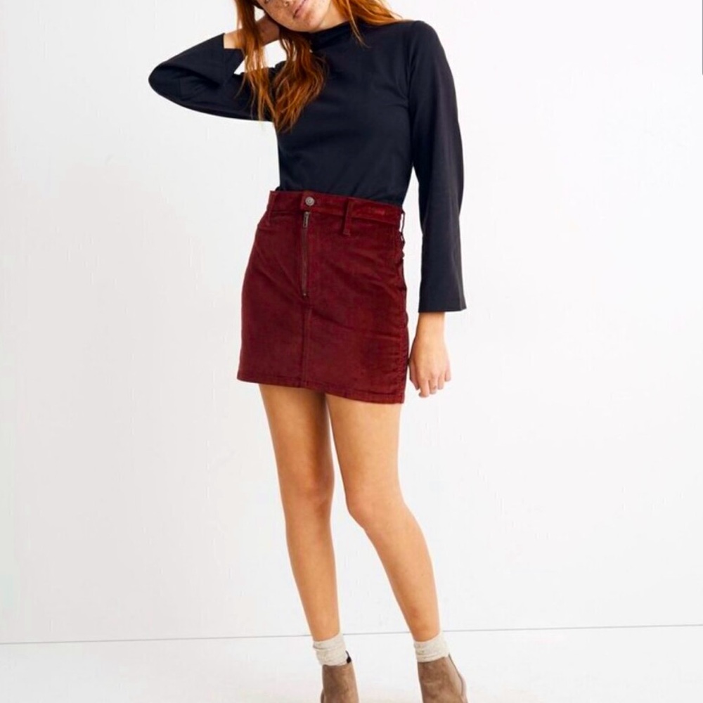 Madewell Stretch Velveteen Straight Zip Mini Skirt in Cranberry 27
